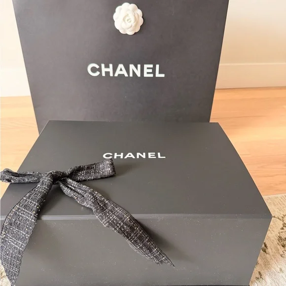 CHANEL 25 MINI HANDBAG in gold - Picture 4 of 9